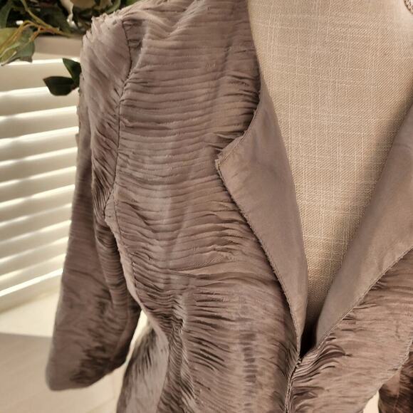 EILEEN FISHER SILK RAW EDGE LAYERD SILVER/GRAY JACKET SIZE SMALL - Picture 2 of 7